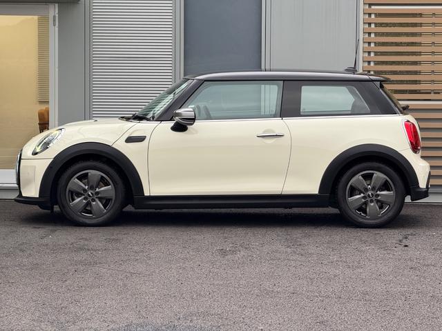 ＭＩＮＩ クーパー　クラシック・トリム　車検２年／後期／純正ナビ／ハーフレザーシート／純正アルミホイール／ＬＥＤヘッドライト／Ｂｌｕｅｔｏｏｔｈ／スマートキー／プッシュスタート／クルーズコントロール／ドライビングモード切替／オートライト／（23枚目）