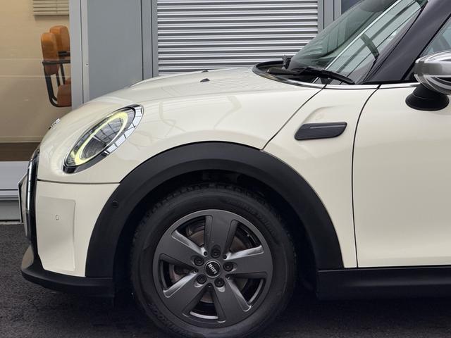 ＭＩＮＩ クーパー　クラシック・トリム　車検２年／後期／純正ナビ／ハーフレザーシート／純正アルミホイール／ＬＥＤヘッドライト／Ｂｌｕｅｔｏｏｔｈ／スマートキー／プッシュスタート／クルーズコントロール／ドライビングモード切替／オートライト／（24枚目）
