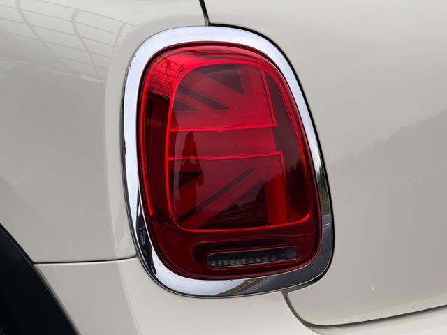 ＭＩＮＩ クーパー　クラシック・トリム　車検２年／後期／純正ナビ／ハーフレザーシート／純正アルミホイール／ＬＥＤヘッドライト／Ｂｌｕｅｔｏｏｔｈ／スマートキー／プッシュスタート／クルーズコントロール／ドライビングモード切替／オートライト／（31枚目）