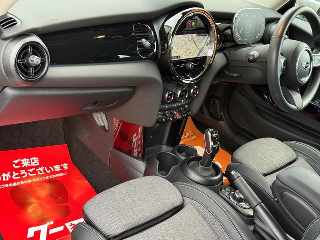 ＭＩＮＩ クーパー　クラシック・トリム　車検２年／後期／純正ナビ／ハーフレザーシート／純正アルミホイール／ＬＥＤヘッドライト／Ｂｌｕｅｔｏｏｔｈ／スマートキー／プッシュスタート／クルーズコントロール／ドライビングモード切替／オートライト／（46枚目）