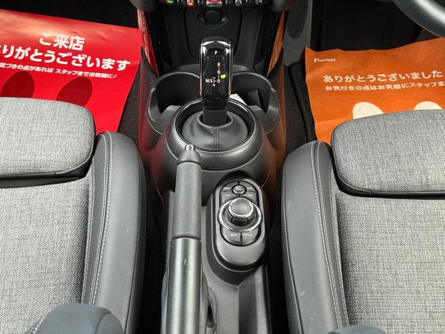ＭＩＮＩ クーパー　クラシック・トリム　車検２年／後期／純正ナビ／ハーフレザーシート／純正アルミホイール／ＬＥＤヘッドライト／Ｂｌｕｅｔｏｏｔｈ／スマートキー／プッシュスタート／クルーズコントロール／ドライビングモード切替／オートライト／（68枚目）