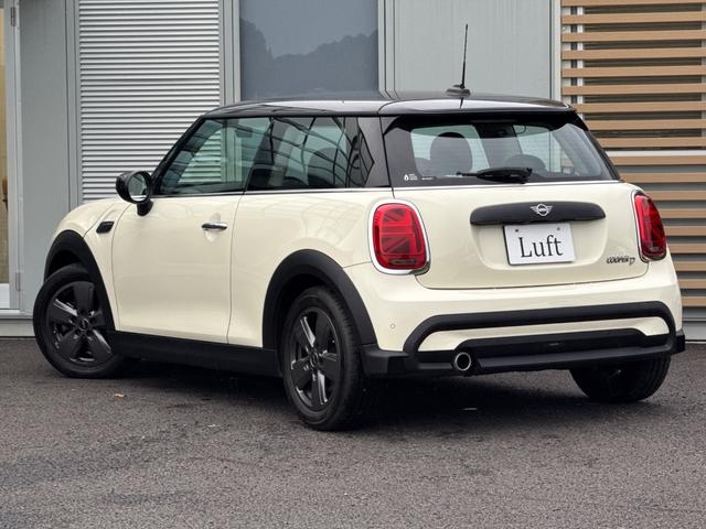 ＭＩＮＩ クーパーＤ　車検２年／後期／ハーフレザーシート／バックカメラ／ＡｐｐｌｅＣａｒＰｌａｙ／純正アルミホイール／オートライト／スマートキー／プッシュスタート／（3枚目）