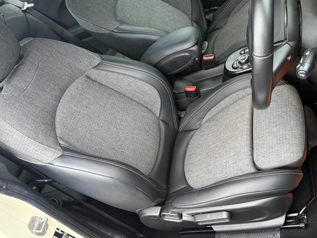 ＭＩＮＩ クーパーＤ　車検２年／後期／ハーフレザーシート／バックカメラ／ＡｐｐｌｅＣａｒＰｌａｙ／純正アルミホイール／オートライト／スマートキー／プッシュスタート／（5枚目）