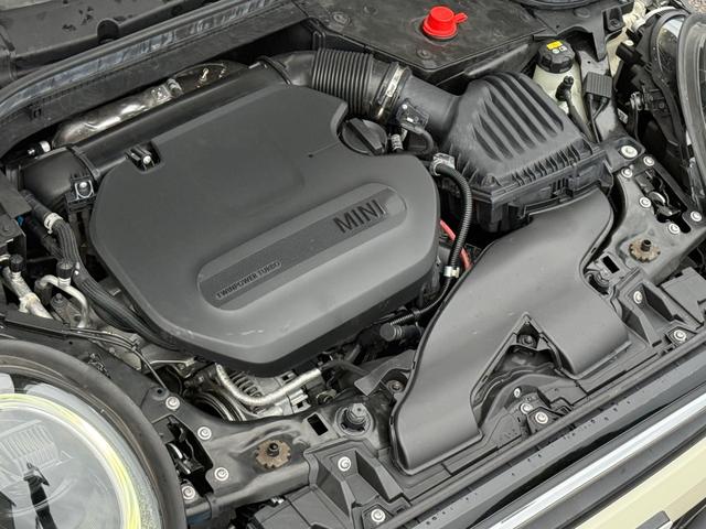 ＭＩＮＩ クーパーＤ　車検２年／後期／ハーフレザーシート／バックカメラ／ＡｐｐｌｅＣａｒＰｌａｙ／純正アルミホイール／オートライト／スマートキー／プッシュスタート／（6枚目）