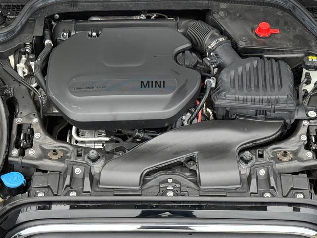 ＭＩＮＩ クーパーＤ　車検２年／後期／ハーフレザーシート／バックカメラ／ＡｐｐｌｅＣａｒＰｌａｙ／純正アルミホイール／オートライト／スマートキー／プッシュスタート／（15枚目）