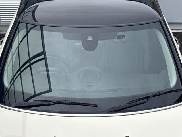 ＭＩＮＩ クーパーＤ　車検２年／後期／ハーフレザーシート／バックカメラ／ＡｐｐｌｅＣａｒＰｌａｙ／純正アルミホイール／オートライト／スマートキー／プッシュスタート／（16枚目）