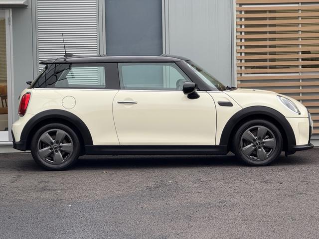 ＭＩＮＩ クーパーＤ　車検２年／後期／ハーフレザーシート／バックカメラ／ＡｐｐｌｅＣａｒＰｌａｙ／純正アルミホイール／オートライト／スマートキー／プッシュスタート／（19枚目）