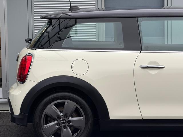 ＭＩＮＩ クーパーＤ　車検２年／後期／ハーフレザーシート／バックカメラ／ＡｐｐｌｅＣａｒＰｌａｙ／純正アルミホイール／オートライト／スマートキー／プッシュスタート／（20枚目）