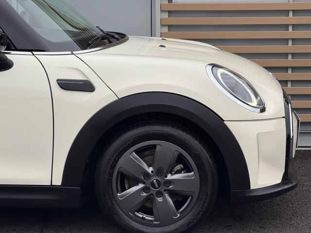 ＭＩＮＩ クーパーＤ　車検２年／後期／ハーフレザーシート／バックカメラ／ＡｐｐｌｅＣａｒＰｌａｙ／純正アルミホイール／オートライト／スマートキー／プッシュスタート／（22枚目）