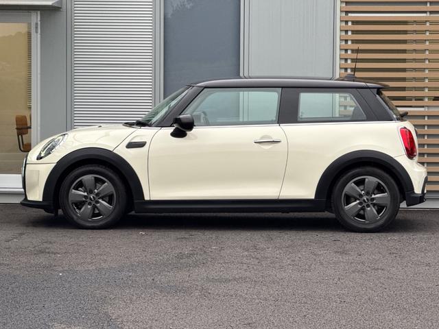 ＭＩＮＩ クーパーＤ　車検２年／後期／ハーフレザーシート／バックカメラ／ＡｐｐｌｅＣａｒＰｌａｙ／純正アルミホイール／オートライト／スマートキー／プッシュスタート／（23枚目）