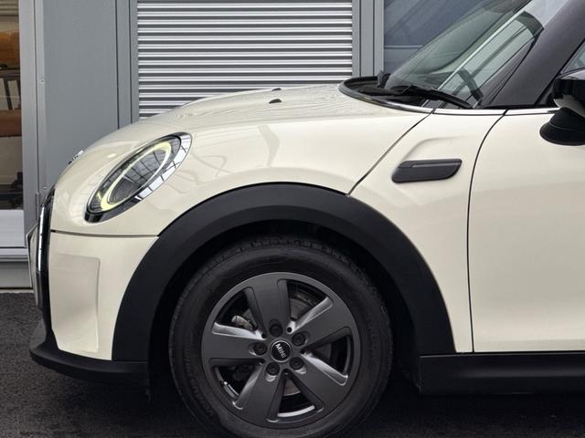 ＭＩＮＩ クーパーＤ　車検２年／後期／ハーフレザーシート／バックカメラ／ＡｐｐｌｅＣａｒＰｌａｙ／純正アルミホイール／オートライト／スマートキー／プッシュスタート／（24枚目）
