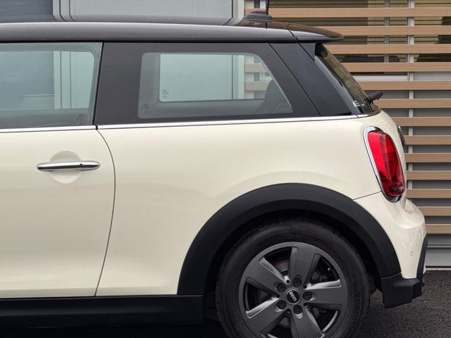 ＭＩＮＩ クーパーＤ　車検２年／後期／ハーフレザーシート／バックカメラ／ＡｐｐｌｅＣａｒＰｌａｙ／純正アルミホイール／オートライト／スマートキー／プッシュスタート／（26枚目）