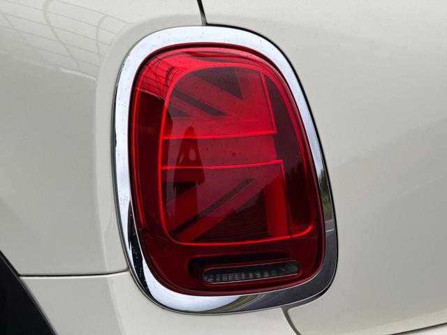 ＭＩＮＩ クーパーＤ　車検２年／後期／ハーフレザーシート／バックカメラ／ＡｐｐｌｅＣａｒＰｌａｙ／純正アルミホイール／オートライト／スマートキー／プッシュスタート／（31枚目）