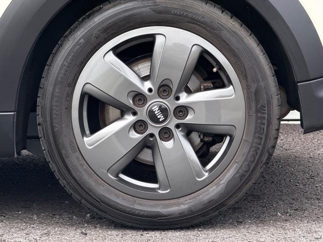 ＭＩＮＩ クーパーＤ　車検２年／後期／ハーフレザーシート／バックカメラ／ＡｐｐｌｅＣａｒＰｌａｙ／純正アルミホイール／オートライト／スマートキー／プッシュスタート／（33枚目）