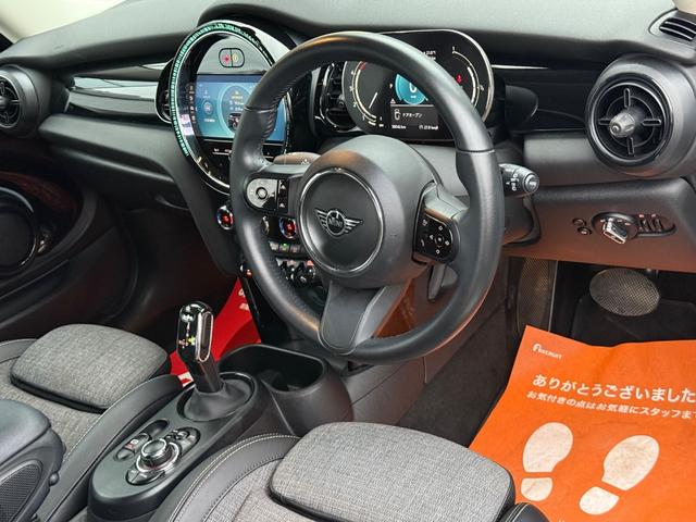 ＭＩＮＩ クーパーＤ　車検２年／後期／ハーフレザーシート／バックカメラ／ＡｐｐｌｅＣａｒＰｌａｙ／純正アルミホイール／オートライト／スマートキー／プッシュスタート／（45枚目）