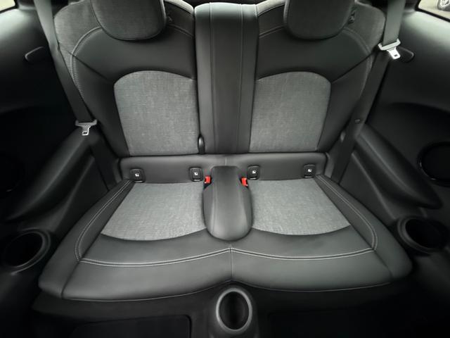 ＭＩＮＩ クーパーＤ　車検２年／後期／ハーフレザーシート／バックカメラ／ＡｐｐｌｅＣａｒＰｌａｙ／純正アルミホイール／オートライト／スマートキー／プッシュスタート／（53枚目）