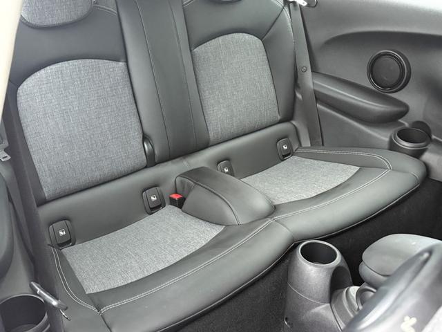 ＭＩＮＩ クーパーＤ　車検２年／後期／ハーフレザーシート／バックカメラ／ＡｐｐｌｅＣａｒＰｌａｙ／純正アルミホイール／オートライト／スマートキー／プッシュスタート／（54枚目）