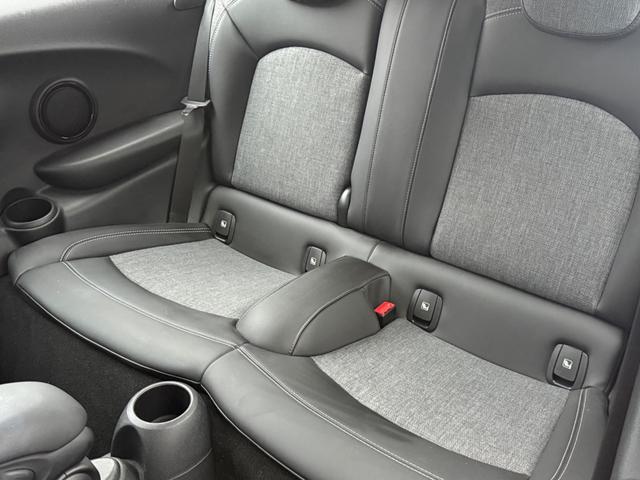 ＭＩＮＩ クーパーＤ　車検２年／後期／ハーフレザーシート／バックカメラ／ＡｐｐｌｅＣａｒＰｌａｙ／純正アルミホイール／オートライト／スマートキー／プッシュスタート／（55枚目）