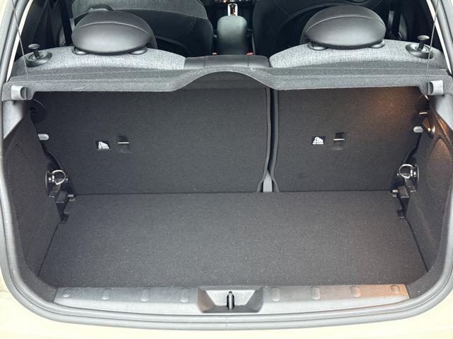 ＭＩＮＩ クーパーＤ　車検２年／後期／ハーフレザーシート／バックカメラ／ＡｐｐｌｅＣａｒＰｌａｙ／純正アルミホイール／オートライト／スマートキー／プッシュスタート／（57枚目）