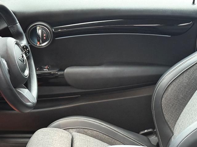 ＭＩＮＩ クーパーＤ　車検２年／後期／ハーフレザーシート／バックカメラ／ＡｐｐｌｅＣａｒＰｌａｙ／純正アルミホイール／オートライト／スマートキー／プッシュスタート／（60枚目）