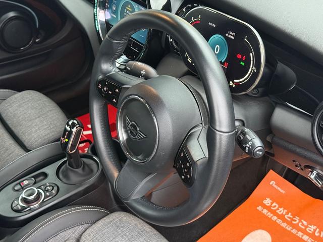 ＭＩＮＩ クーパーＤ　車検２年／後期／ハーフレザーシート／バックカメラ／ＡｐｐｌｅＣａｒＰｌａｙ／純正アルミホイール／オートライト／スマートキー／プッシュスタート／（62枚目）