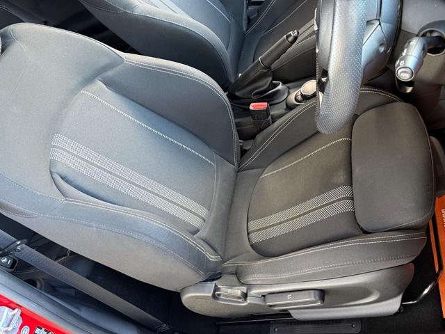 MINI クーパーS 6速MT/車検R8年12月/純正ナビ/純正アルミホイール/スマートキー/プッシュスタート/Bluetooth/ミラーインETC/オートライト/AUX/USBポート/(4枚目)