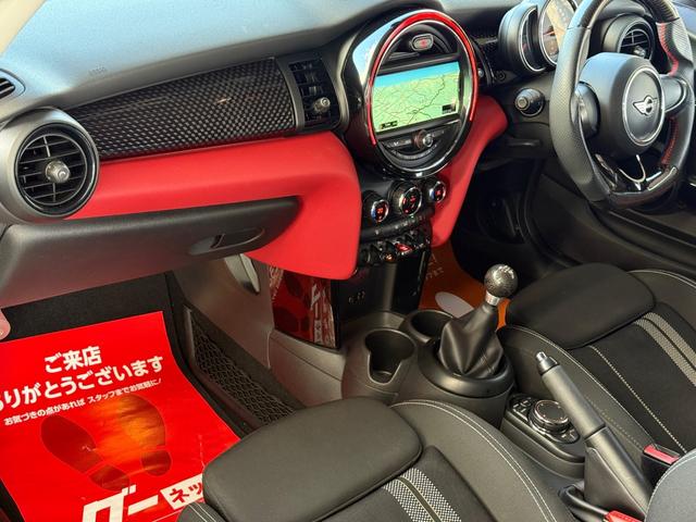 MINI クーパーS 6速MT/車検R8年12月/純正ナビ/純正アルミホイール/スマートキー/プッシュスタート/Bluetooth/ミラーインETC/オートライト/AUX/USBポート/(44枚目)