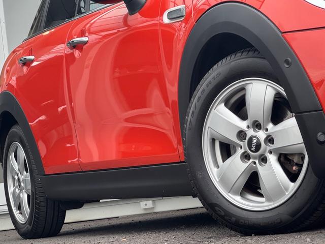 MINI クーパー 車検2年/中期/バックカメラ/純正ナビ/純正アルミホイール/スマートキー/プッシュスタート/スペアキー/Bluetooth/クルーズコントロール/ETC/オートライト/LEDヘッドライト/(7枚目)