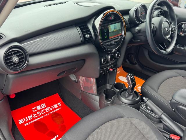 MINI クーパー 車検2年/中期/バックカメラ/純正ナビ/純正アルミホイール/スマートキー/プッシュスタート/スペアキー/Bluetooth/クルーズコントロール/ETC/オートライト/LEDヘッドライト/(47枚目)