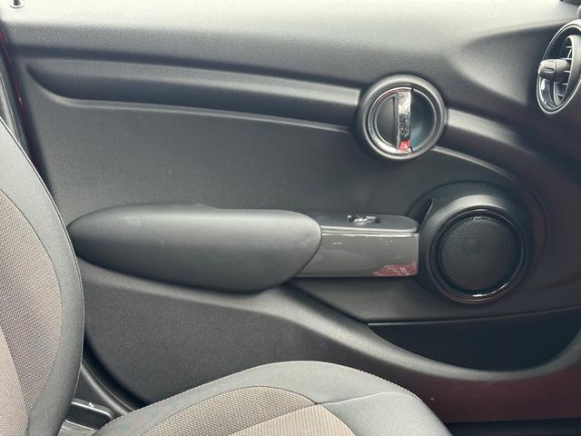 MINI クーパー 車検2年/中期/バックカメラ/純正ナビ/純正アルミホイール/スマートキー/プッシュスタート/スペアキー/Bluetooth/クルーズコントロール/ETC/オートライト/LEDヘッドライト/(63枚目)