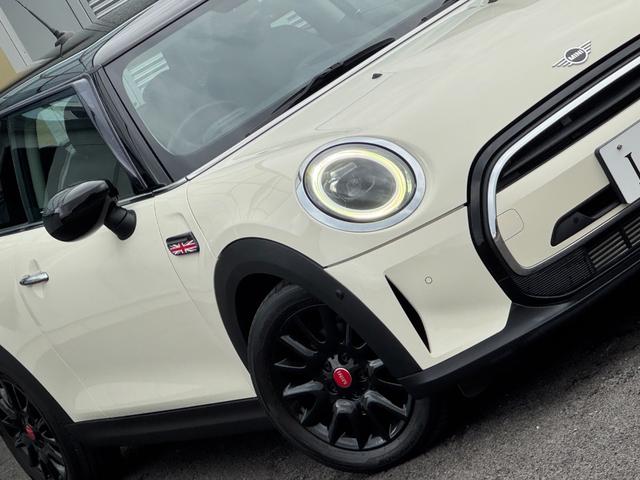 ＭＩＮＩ クーパー　クラシック・トリム　車検２年／後期／ハーフレザーシート／純正ナビ／バックカメラ／ＥＴＣ／スマートキー／プッシュスタート／スペアキー／Ｂｌｕｅｔｏｏｔｈ／液晶メーター／ＬＥＤヘッドライト／純正アルミホイール／オートライト／（7枚目）