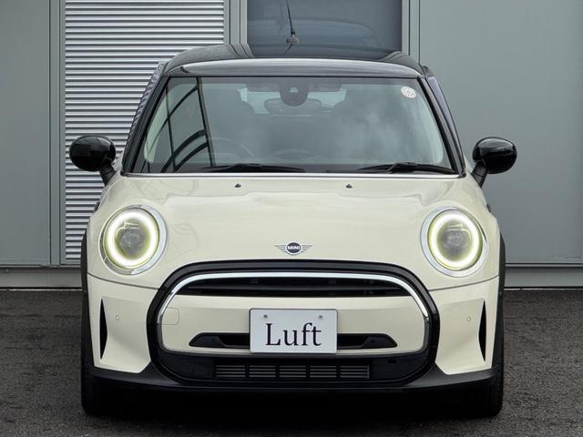 ＭＩＮＩ クーパー　クラシック・トリム　車検２年／後期／ハーフレザーシート／純正ナビ／バックカメラ／ＥＴＣ／スマートキー／プッシュスタート／スペアキー／Ｂｌｕｅｔｏｏｔｈ／液晶メーター／ＬＥＤヘッドライト／純正アルミホイール／オートライト／（9枚目）