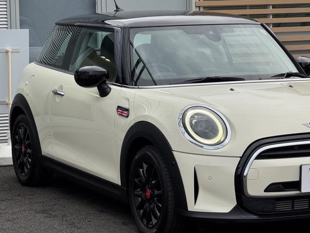 ＭＩＮＩ クーパー　クラシック・トリム　車検２年／後期／ハーフレザーシート／純正ナビ／バックカメラ／ＥＴＣ／スマートキー／プッシュスタート／スペアキー／Ｂｌｕｅｔｏｏｔｈ／液晶メーター／ＬＥＤヘッドライト／純正アルミホイール／オートライト／（10枚目）