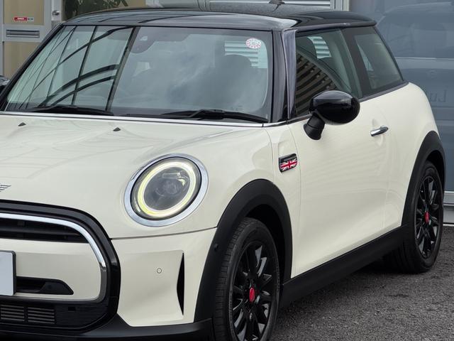 ＭＩＮＩ クーパー　クラシック・トリム　車検２年／後期／ハーフレザーシート／純正ナビ／バックカメラ／ＥＴＣ／スマートキー／プッシュスタート／スペアキー／Ｂｌｕｅｔｏｏｔｈ／液晶メーター／ＬＥＤヘッドライト／純正アルミホイール／オートライト／（11枚目）