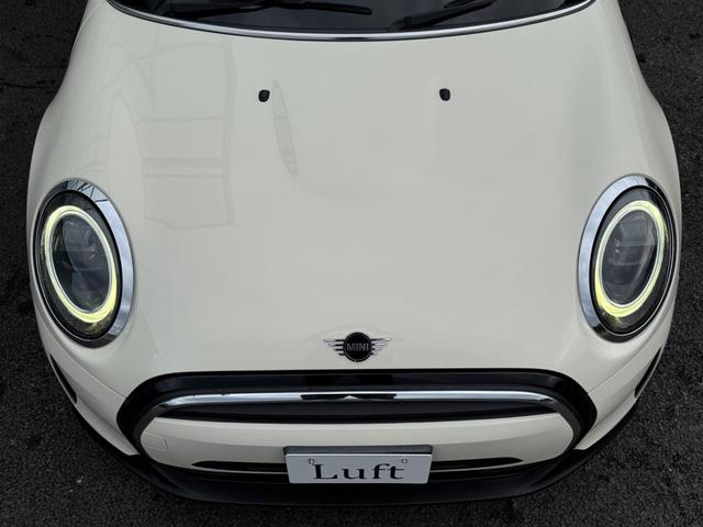 ＭＩＮＩ クーパー　クラシック・トリム　車検２年／後期／ハーフレザーシート／純正ナビ／バックカメラ／ＥＴＣ／スマートキー／プッシュスタート／スペアキー／Ｂｌｕｅｔｏｏｔｈ／液晶メーター／ＬＥＤヘッドライト／純正アルミホイール／オートライト／（14枚目）