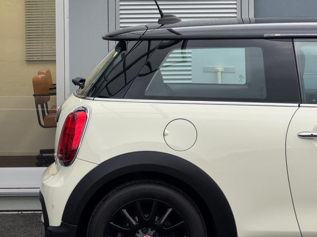 ＭＩＮＩ クーパー　クラシック・トリム　車検２年／後期／ハーフレザーシート／純正ナビ／バックカメラ／ＥＴＣ／スマートキー／プッシュスタート／スペアキー／Ｂｌｕｅｔｏｏｔｈ／液晶メーター／ＬＥＤヘッドライト／純正アルミホイール／オートライト／（19枚目）