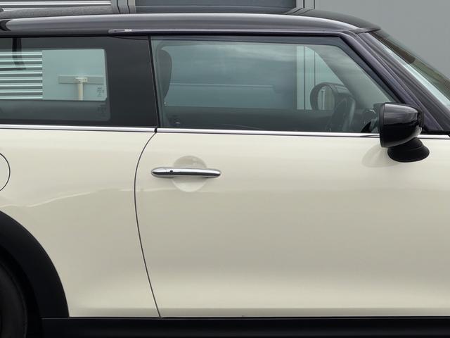 ＭＩＮＩ クーパー　クラシック・トリム　車検２年／後期／ハーフレザーシート／純正ナビ／バックカメラ／ＥＴＣ／スマートキー／プッシュスタート／スペアキー／Ｂｌｕｅｔｏｏｔｈ／液晶メーター／ＬＥＤヘッドライト／純正アルミホイール／オートライト／（20枚目）