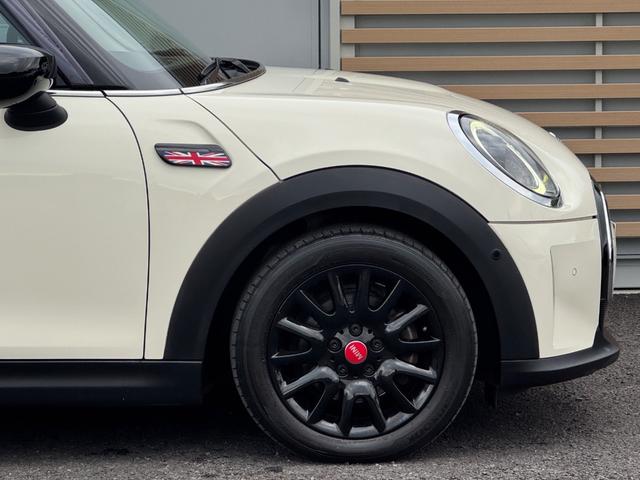 ＭＩＮＩ クーパー　クラシック・トリム　車検２年／後期／ハーフレザーシート／純正ナビ／バックカメラ／ＥＴＣ／スマートキー／プッシュスタート／スペアキー／Ｂｌｕｅｔｏｏｔｈ／液晶メーター／ＬＥＤヘッドライト／純正アルミホイール／オートライト／（21枚目）