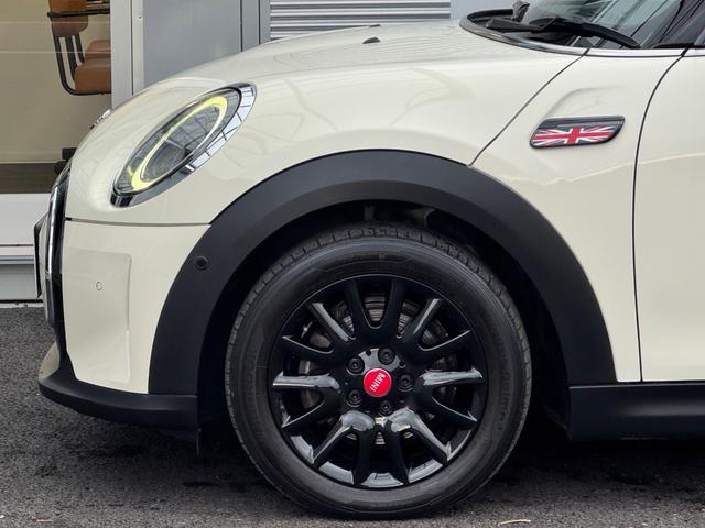 ＭＩＮＩ クーパー　クラシック・トリム　車検２年／後期／ハーフレザーシート／純正ナビ／バックカメラ／ＥＴＣ／スマートキー／プッシュスタート／スペアキー／Ｂｌｕｅｔｏｏｔｈ／液晶メーター／ＬＥＤヘッドライト／純正アルミホイール／オートライト／（23枚目）