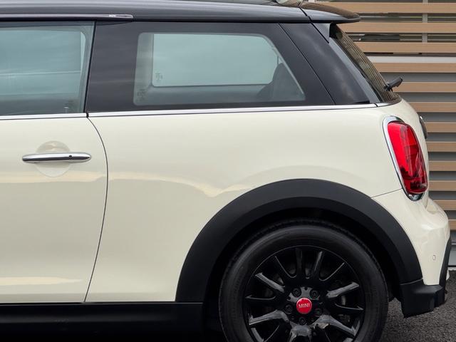 ＭＩＮＩ クーパー　クラシック・トリム　車検２年／後期／ハーフレザーシート／純正ナビ／バックカメラ／ＥＴＣ／スマートキー／プッシュスタート／スペアキー／Ｂｌｕｅｔｏｏｔｈ／液晶メーター／ＬＥＤヘッドライト／純正アルミホイール／オートライト／（25枚目）