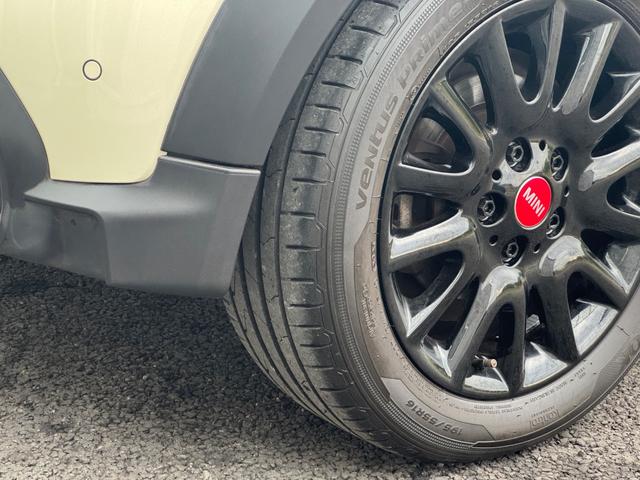 ＭＩＮＩ クーパー　クラシック・トリム　車検２年／後期／ハーフレザーシート／純正ナビ／バックカメラ／ＥＴＣ／スマートキー／プッシュスタート／スペアキー／Ｂｌｕｅｔｏｏｔｈ／液晶メーター／ＬＥＤヘッドライト／純正アルミホイール／オートライト／（32枚目）