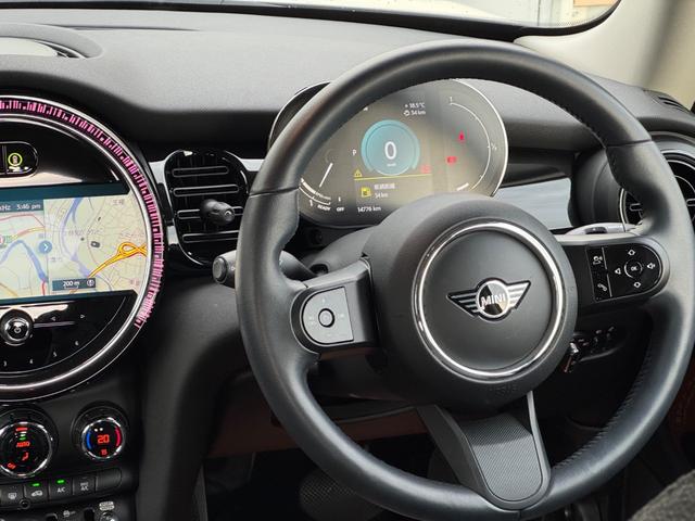 ＭＩＮＩ クーパー　クラシック・トリム　車検２年／後期／ハーフレザーシート／純正ナビ／バックカメラ／ＥＴＣ／スマートキー／プッシュスタート／スペアキー／Ｂｌｕｅｔｏｏｔｈ／液晶メーター／ＬＥＤヘッドライト／純正アルミホイール／オートライト／（40枚目）