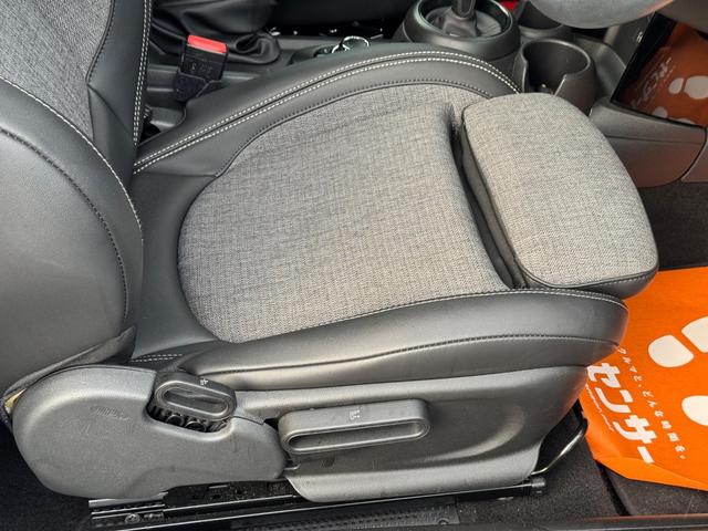 ＭＩＮＩ クーパー　クラシック・トリム　車検２年／後期／ハーフレザーシート／純正ナビ／バックカメラ／ＥＴＣ／スマートキー／プッシュスタート／スペアキー／Ｂｌｕｅｔｏｏｔｈ／液晶メーター／ＬＥＤヘッドライト／純正アルミホイール／オートライト／（42枚目）