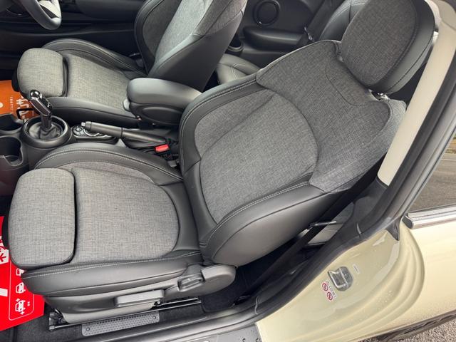 ＭＩＮＩ クーパー　クラシック・トリム　車検２年／後期／ハーフレザーシート／純正ナビ／バックカメラ／ＥＴＣ／スマートキー／プッシュスタート／スペアキー／Ｂｌｕｅｔｏｏｔｈ／液晶メーター／ＬＥＤヘッドライト／純正アルミホイール／オートライト／（43枚目）