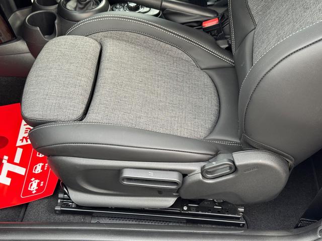 ＭＩＮＩ クーパー　クラシック・トリム　車検２年／後期／ハーフレザーシート／純正ナビ／バックカメラ／ＥＴＣ／スマートキー／プッシュスタート／スペアキー／Ｂｌｕｅｔｏｏｔｈ／液晶メーター／ＬＥＤヘッドライト／純正アルミホイール／オートライト／（44枚目）