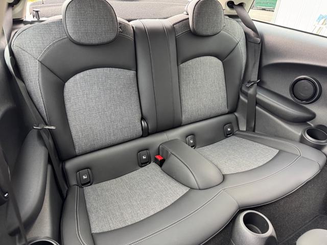 ＭＩＮＩ クーパー　クラシック・トリム　車検２年／後期／ハーフレザーシート／純正ナビ／バックカメラ／ＥＴＣ／スマートキー／プッシュスタート／スペアキー／Ｂｌｕｅｔｏｏｔｈ／液晶メーター／ＬＥＤヘッドライト／純正アルミホイール／オートライト／（45枚目）