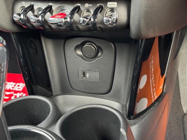 ＭＩＮＩ クーパー　クラシック・トリム　車検２年／後期／ハーフレザーシート／純正ナビ／バックカメラ／ＥＴＣ／スマートキー／プッシュスタート／スペアキー／Ｂｌｕｅｔｏｏｔｈ／液晶メーター／ＬＥＤヘッドライト／純正アルミホイール／オートライト／（60枚目）