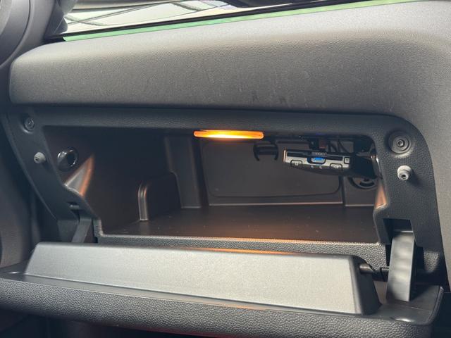 ＭＩＮＩ クーパー　クラシック・トリム　車検２年／後期／ハーフレザーシート／純正ナビ／バックカメラ／ＥＴＣ／スマートキー／プッシュスタート／スペアキー／Ｂｌｕｅｔｏｏｔｈ／液晶メーター／ＬＥＤヘッドライト／純正アルミホイール／オートライト／（64枚目）