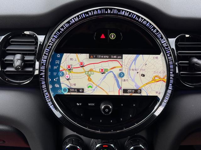ＭＩＮＩ クーパー　クラシック・トリム　車検２年／後期／ハーフレザーシート／純正ナビ／バックカメラ／ＥＴＣ／スマートキー／プッシュスタート／スペアキー／Ｂｌｕｅｔｏｏｔｈ／液晶メーター／ＬＥＤヘッドライト／純正アルミホイール／オートライト／（65枚目）