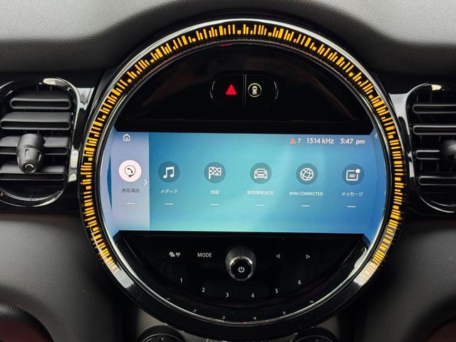 ＭＩＮＩ クーパー　クラシック・トリム　車検２年／後期／ハーフレザーシート／純正ナビ／バックカメラ／ＥＴＣ／スマートキー／プッシュスタート／スペアキー／Ｂｌｕｅｔｏｏｔｈ／液晶メーター／ＬＥＤヘッドライト／純正アルミホイール／オートライト／（70枚目）
